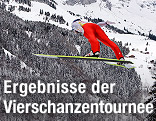 Skispringer springt
