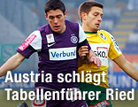 Zlatko Junuzovic und Thomas Schrammel im Zweikampf