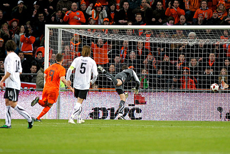 © GEPA/Christian Ort Klaas Jan Huntelaar (NED) trifft Tor