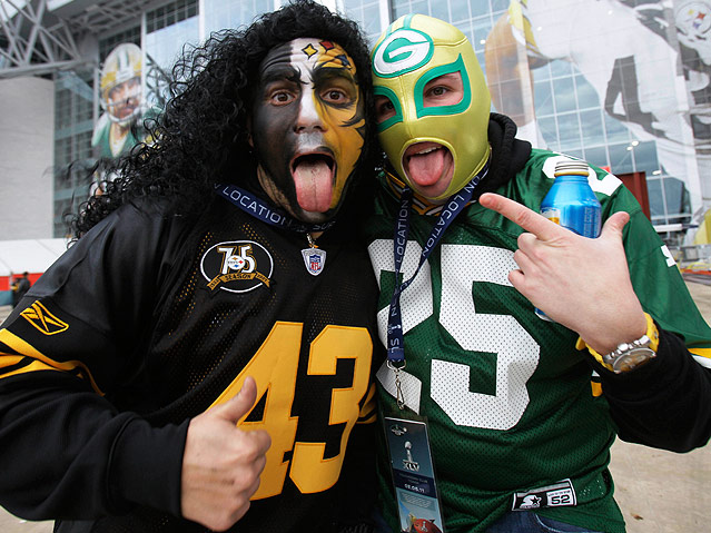© AP/LM Otero Ein Pittsburgh Steelers Fan und ein Green Bay Packers Fan