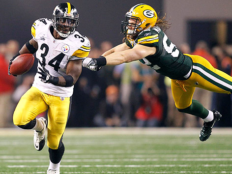 © Reuters/Mike Stone Rashard Mendenhall (Pittsburgh) gegen Clay Matthews (Green Bay)