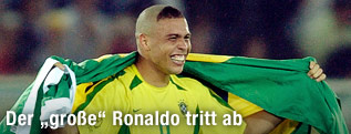 Ronaldo (Brasilien) beim Weltcup-Finale mit Fahne