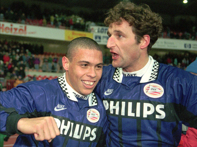© AP/Christof Stache Luis Ronaldo und Rene Eykelkamp (PSV Eindhoven)