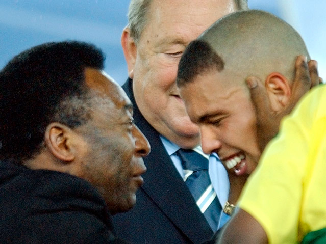 © AP/Dusan Vranic Fußballlegende Pele gratuliert Ronaldo