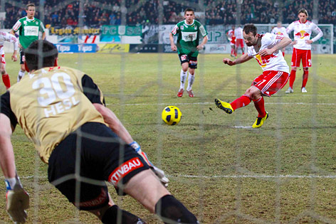 © APA/Agentur Diener/Leena Manhart Roman Wallner (Salzburg) schießt Elfmeter