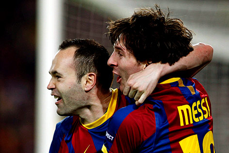 © APA/EPA/Alberto Estevez Jubel von Messi und Iniesta
