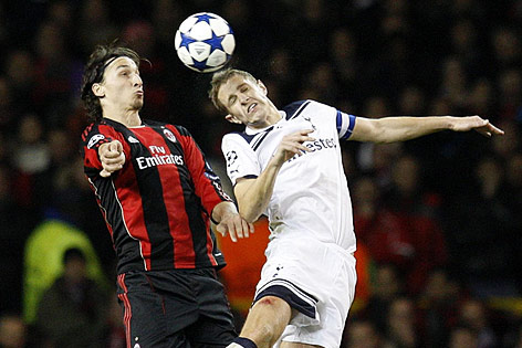 © AP/Sean Dempsey/PA Tottenham Hotspur's Michael Dawson und AC Milan's Zlatan Ibrahimovic