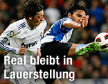 Mesut Oezil (Madrid) im Duell mit Abel Aguilar (Hercules Alicante)