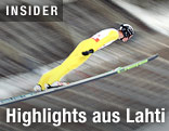 Skispringer fliegt durch die Luft