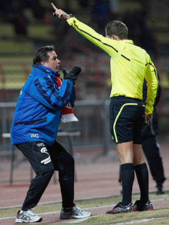 Kapfenberg-Trainer Werner Gregoritsch und Schiedsrichter Harald Lechner