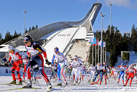 © AP/Jens Meyer Massenstart der Langläuferinnen