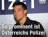 Skispringer Andreas Kofler in Polizeiuniform