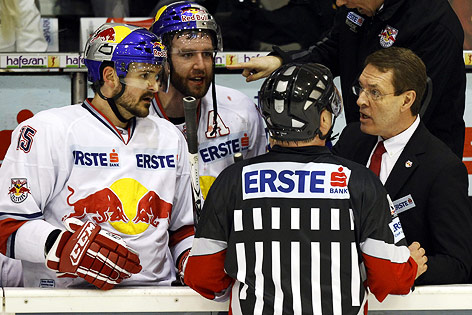 © GEPA/Wolfgang Jannach Schiedsrichter Wilhelm Schimm (GER) und Trainer Pierre Page (EC RBS)
