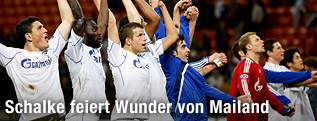 Schalkes Spieler bedanken sich bei den Fans