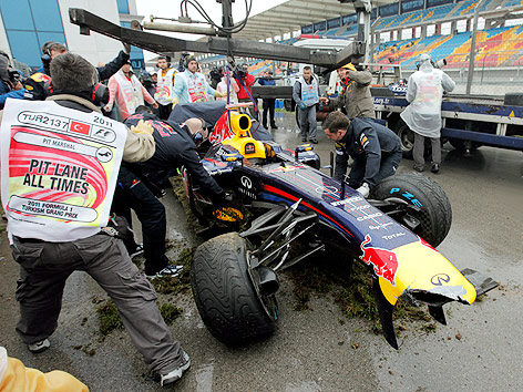 © APA/EPA/Tolga Bozoglu Unfallwrack von Sebastian Vettel