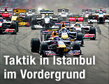 Formel-1-Boliden beim Start von Istanbul