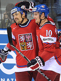 © APA/EPA/Filip Singer Jubel der Tschechen Roman Cervenka und Jiri Novotny