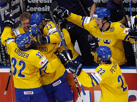 © Reuters/Grigory Dukor Schweden-Spieler freuen sich