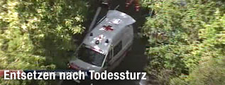 Luftaufnahme von Krankenwagen bei Unfall von Wouter Weylandt