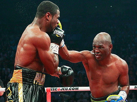 © Reuters/Christinne Muschi Bernard Hopkins und Jean Pascal im Zweikampf