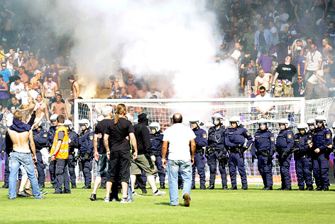 Fußball: Bengalo-Verbot in Stadien - Rapid und Austria protestieren