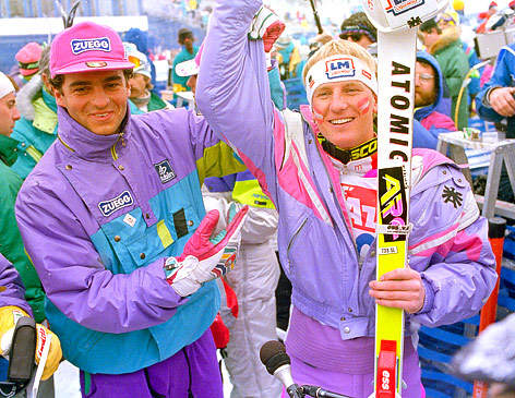 © picturedesk.com/Klaus Titzer Olympiasieger Alberto Tomba aus Italien gratuliert dem Doppelweltmeister Rudi Nierlich in Vail, Colorado, USA.