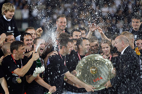 © APA/Georg Hochmuth Übergabe des Meistertellers an Sturm Graz