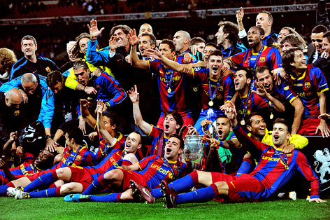 © APA/EPA/Andy Rain Spieler von Barcelona feiern im Liegen ihren Champions-League-Sieg