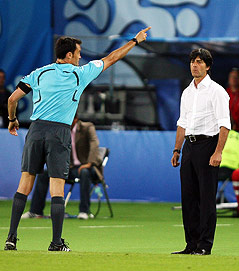 Joachim Löw wird vom Platz verwiesen