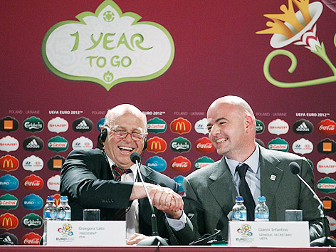 Polens Verbandspräsident Grzegorz Lato und UEFA -Generalsekretär Gianni Infantino