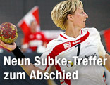 Stefanie Subke wirft den Ball