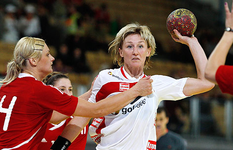 © GEPA/Andreas Pranter Alzbeta Pollakova (SVK) versucht Stefanie Subke (AUT) zu stoppen