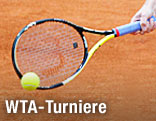 Hand mit Tennisschläger