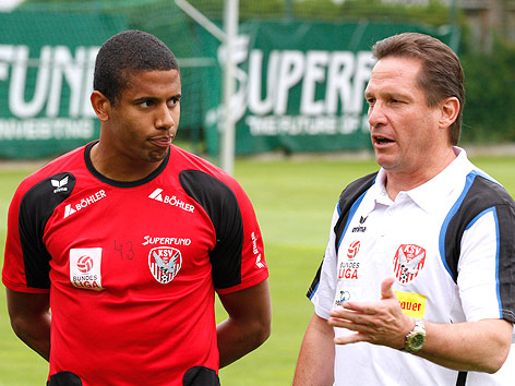 Franck Gerard Matondo mit Kapfenberg-Trainer Werner Gregoritsch
