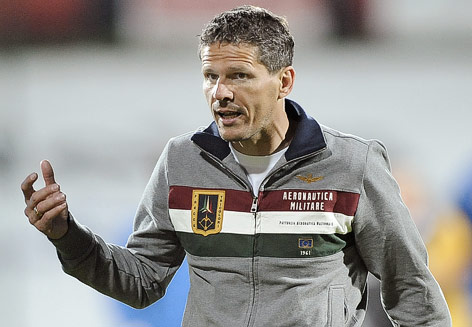 © APA/Andreas Pessenlehner Trainer Kühbauer gestikuliert