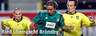 Stefan Lexa (Ried) und Mike Jensen (Broendby)