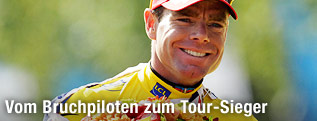 Cadel Evans mit Blumenstrauß