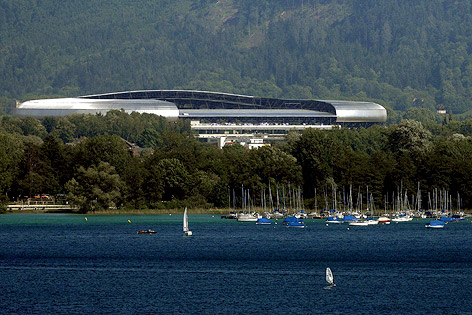 © APA/Barbara Gindl Blick vom Wörthersee auf das Dach des Klagenfurter EM-Stadions