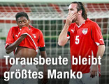David Alaba und Christian Fuchs halten sich fassungslos den Mund zu