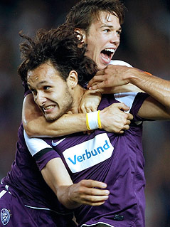 © APA/Georg Hochmuth Torjubel von Nacer Barazite (FK Austria Wien) und Roland Linz (FK Austria Wien)