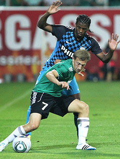 Daniel Royer (Ried) und Giorginio Wijnaldum (PSV)