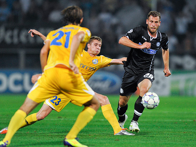 Jürgen Säumel (Sturm) gegen Edgar Olekhnovich und Yegor Filipenko (beide Borisow)