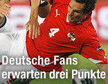 Emanuel Pogatetz gegen einen Deutschen Angreifer