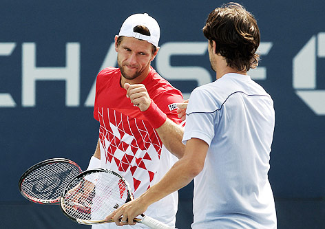 © GEPA/Matthias Hauer Jürgen Melzer und Philipp Petzschner gratulieren sich gegenseitig