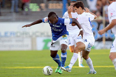 © GEPA/Sebastian Krauss Etienne Eto'o (FC Lustenau) und Marcel Toth (Vienna)