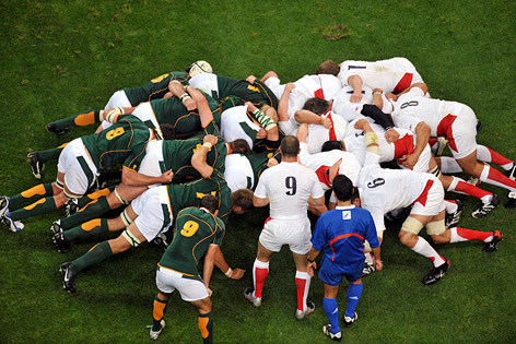 © Reuters/Richard Martin Scrum zwischen Südafrika und England bei der Rugby-WM 2007