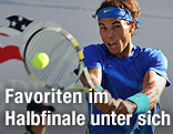 Rafael Nadal schlägt einen Return