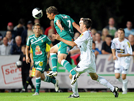 © GEPA/Oliver Lerch Jürgen Kampel (A. Lustenau) und Miranda Tomas Esteban Correa (Altach)