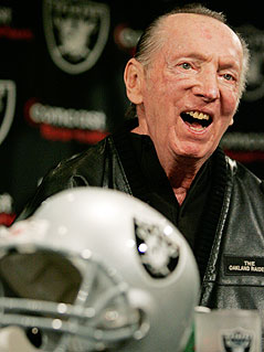 © AP/Paul Sakuma Al Davis