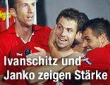 Marc Janko und Andreas Ivanschitz jubeln gemeinsam mit Teamkollegen Ekrem Dag